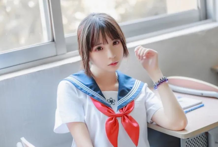 疯猫ss同桌的水手服图片介绍