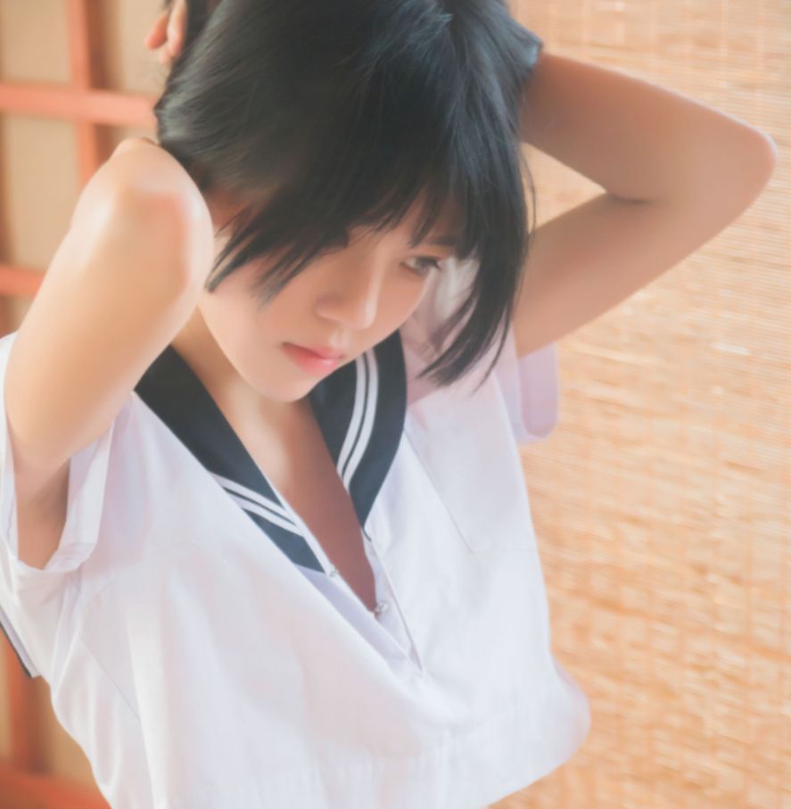 桜桃喵小背心换水手服，cos图集鉴赏