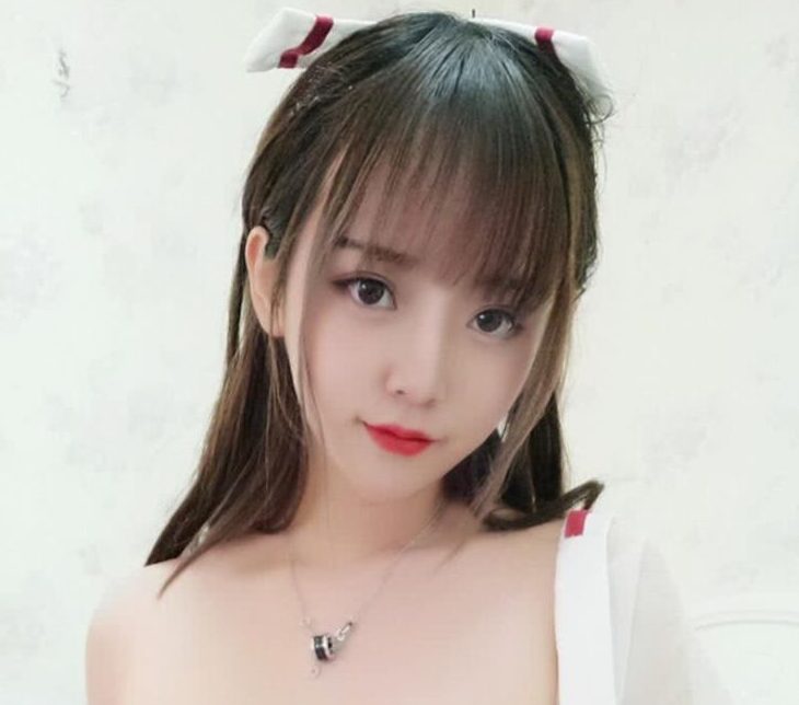 过期米线线喵coser红白爱心私房照在线
