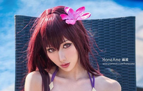 雨波_HaneAme cos 斯卡哈，粉色比基尼让人着迷