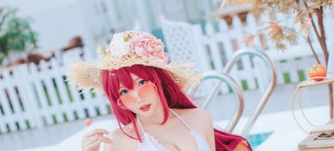 瓜希酱身穿纯白比基尼cos碧蓝航线絮库夫