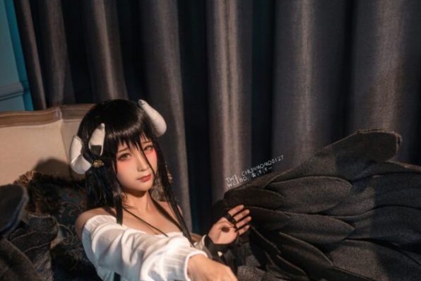 蠢沫沫惊艳变身《不死者之王》魔女雅儿贝德！