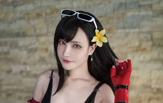 千夜未来cos《最终幻想 VII》蒂法，魅力四溢！