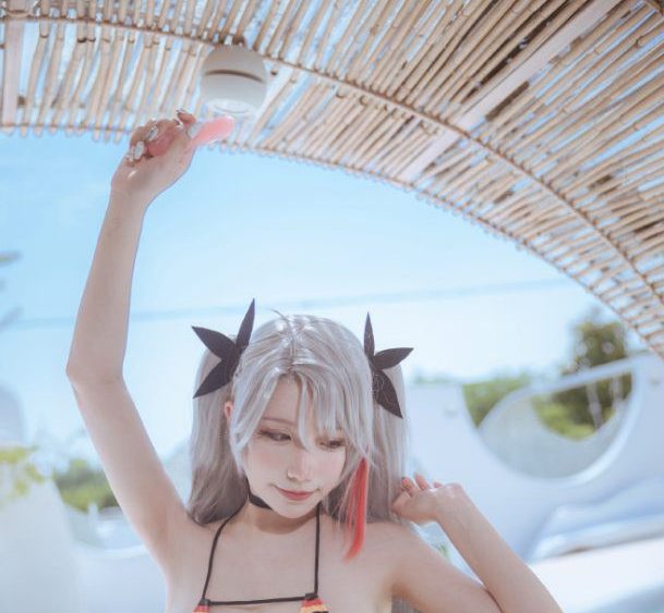 天夫人cos《碧蓝航线》里的欧根亲王，美到让人窒息！