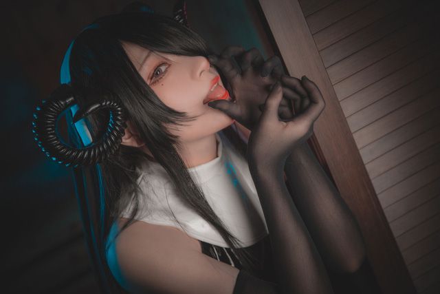 起司块wii 化身性感“魅魔修女”，有被惊艳到