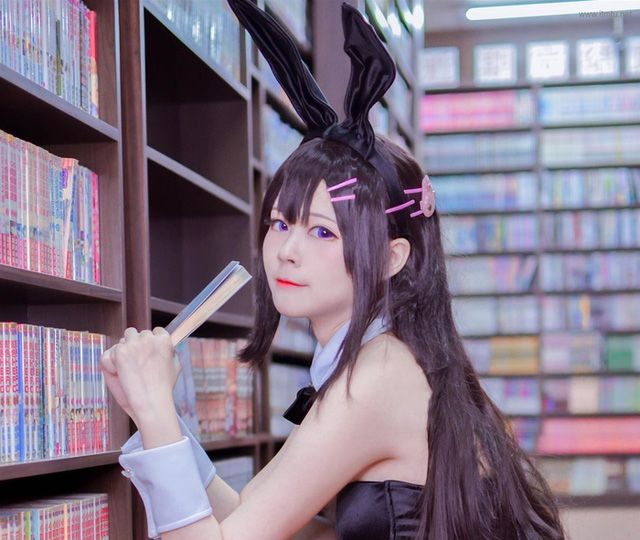 Arty亚缇 cos作品“兔女郎”学姐樱岛麻衣