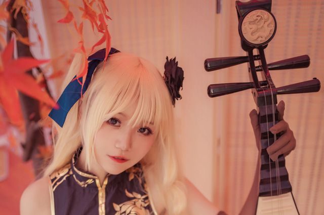 Yoko宅夏 cos《明日方舟》的金莲作品