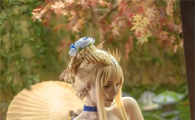 秋和柯基COSPLAY《Fate/Grand Order》中的阿尔托莉雅
