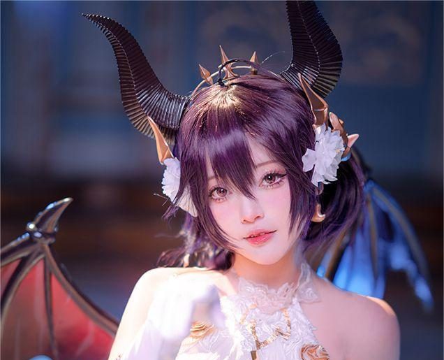 黑龙贯通cos《碧蓝幻想》“龙姬”古蕾娅,美丽动人