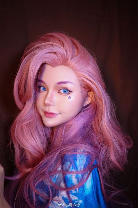 小野六缘Cosplay《英雄联盟》新英雄萨勒芬妮