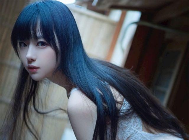 Shika小鹿鹿白色连体泳装cosplay，温泉边的清新女神