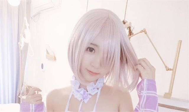 黑川-cosplay超萌玛修！粉色比基尼+格子衫，谁看了不心动？