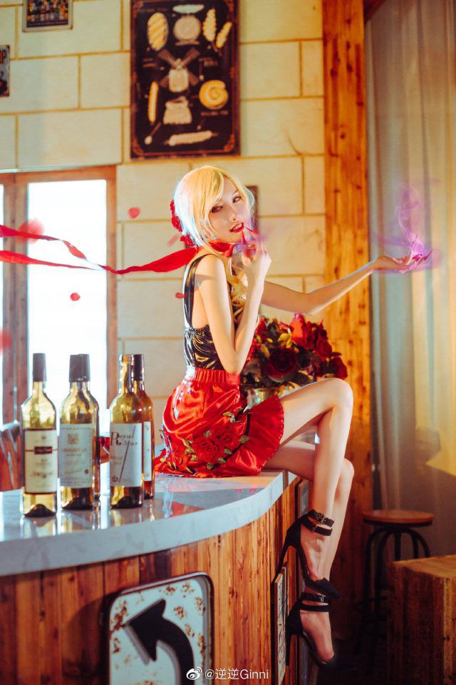 逆逆Ginni惊艳变身《英雄联盟》伊芙琳，性感COSPLAY引爆眼球！