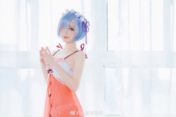 山南南南南cosplay“睡衣版”蕾姆，娇俏可爱