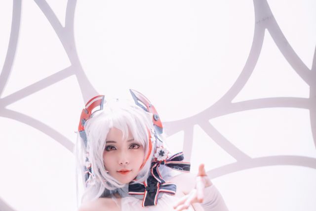 coser矢井桃卷cosplay《碧蓝航线》“花嫁版”欧根亲王