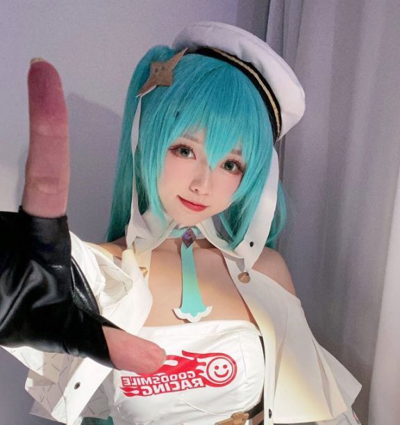 大大卷卷小卷cos“Racing Miku 2023”初音未来，可爱爆棚！