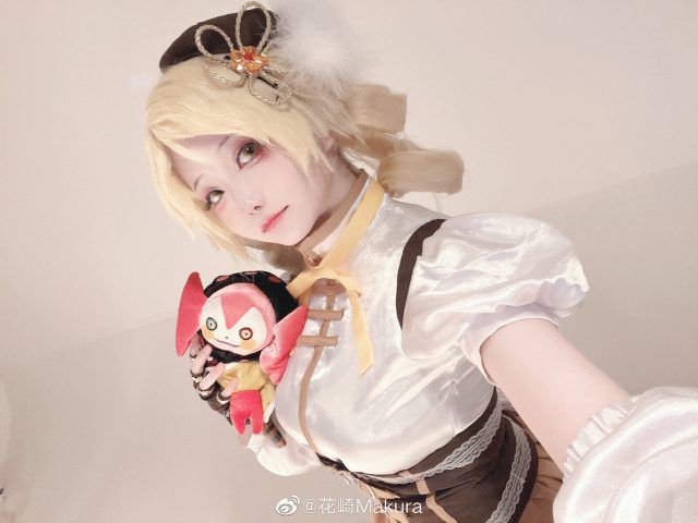 花崎Makura cos《魔法少女小圆》巴麻美,甜美扮相让人停不下来
