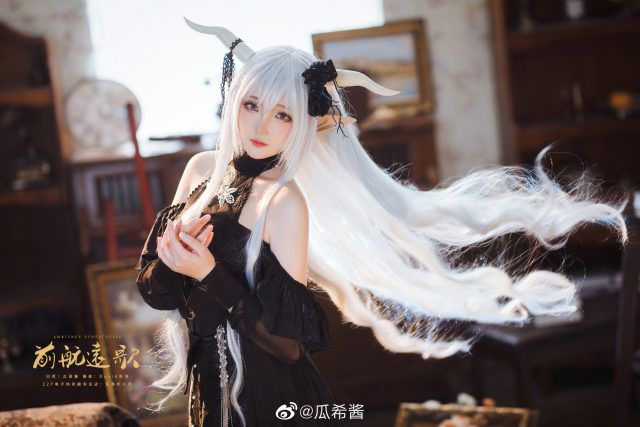 瓜希酱cos《明日方舟》闪灵作品鉴赏