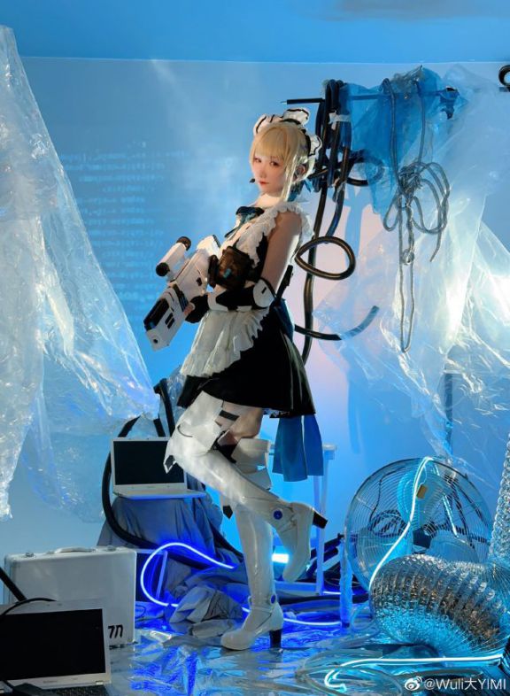 Wuli大YIMI cos《蔚蓝档案》飞鸟马时，娇柔可爱惹人爱
