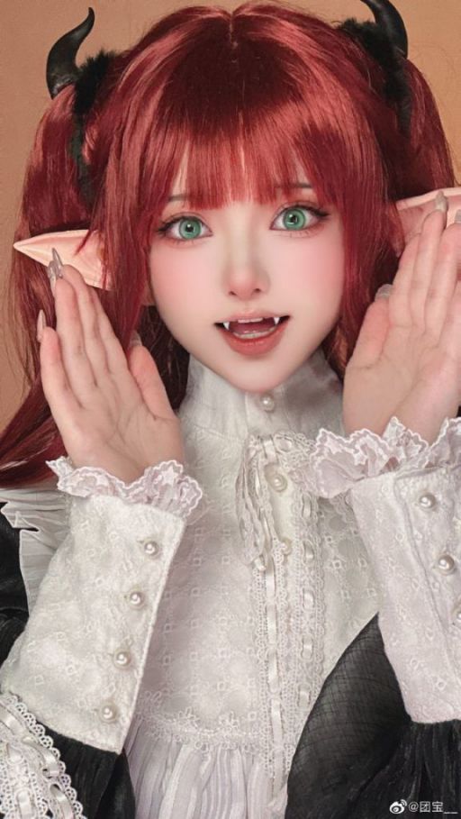 团宝_cos《更衣人偶坠入爱河》小恶魔莉兹作品鉴赏