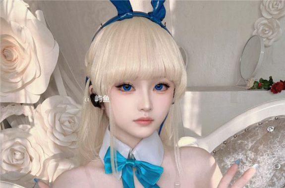 屿鱼cos蔚蓝档案飞鸟马时，风情万种的兔女郎