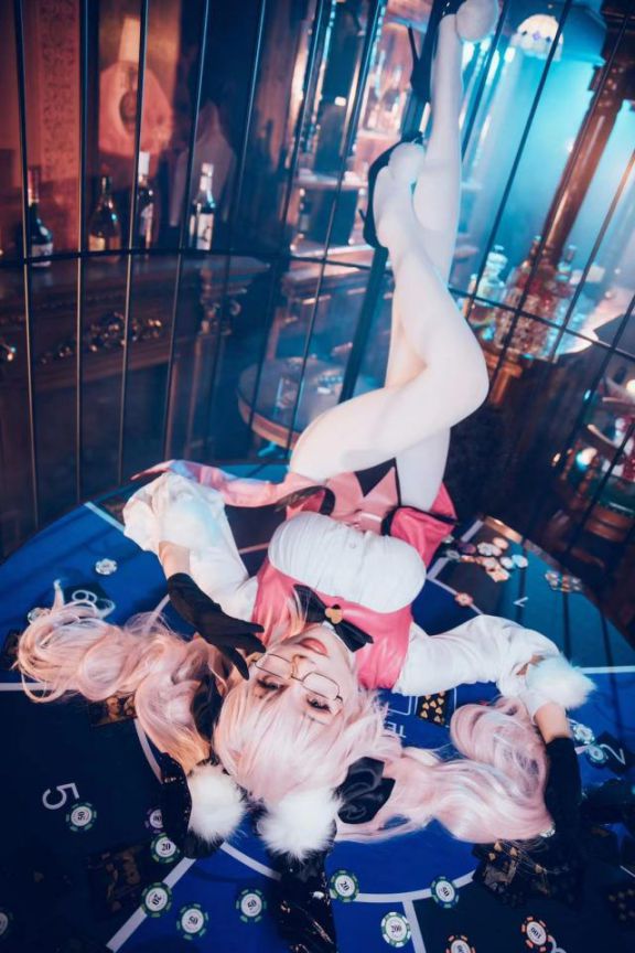 如月灰cos光之高扬斯卡娅，性感妩媚耀眼绽放