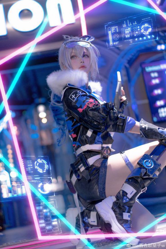 w百合欧皇子w cos银狼，帅气迷人的黑客