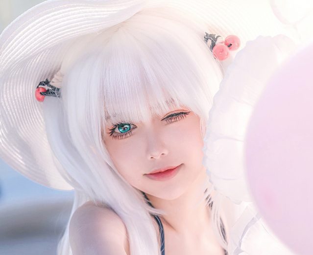 六二二同学cos《碧蓝航线》哈曼作品，夏日泳装身材太有料了