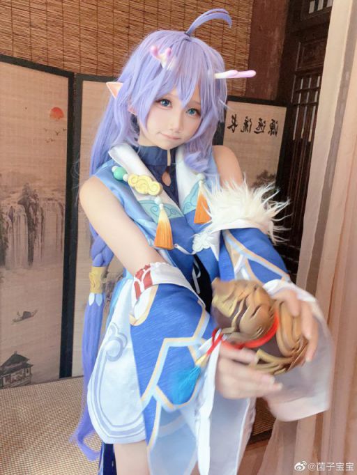 菌子宝宝cos白露，可爱迷人美少女名医来了