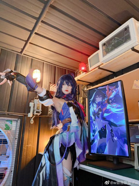 w百合欧皇子w cos希儿，性感蝴蝶给迷住了