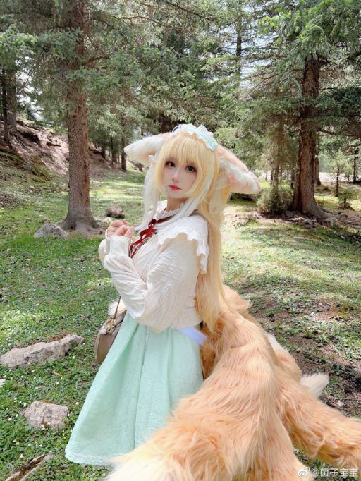 菌子宝宝cos铃兰小姐，九尾狐可爱性感