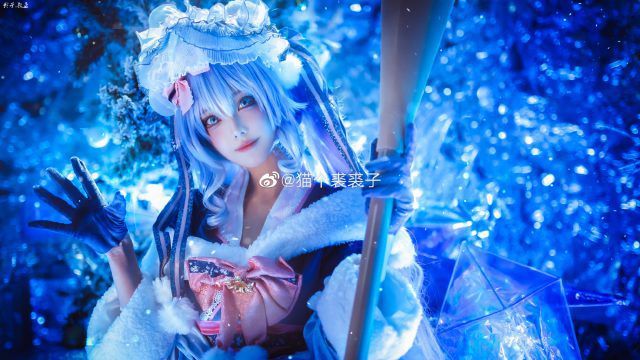 猫个裘裘子cos雪未来，冰雪奇缘简直美翻了