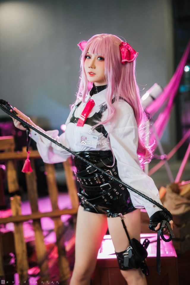 焖焖碳cos《胜利女神：妮姬》尤妮作品鉴赏，魅力四射