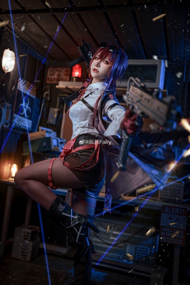 阮邑Fairy cos《崩坏：星穹铁道》卡芙卡，酷炫性感