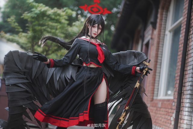 如月灰cos《蔚蓝档案》 羽川莲见，复古性感美炸了