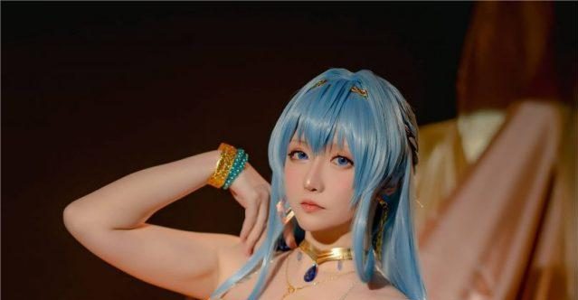 星之迟迟cos海伦[胜利女神：妮姬]，美到爆炸