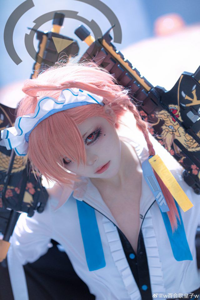w百合欧皇子w cos蔚蓝档案美甘妮露，火得一塌糊涂