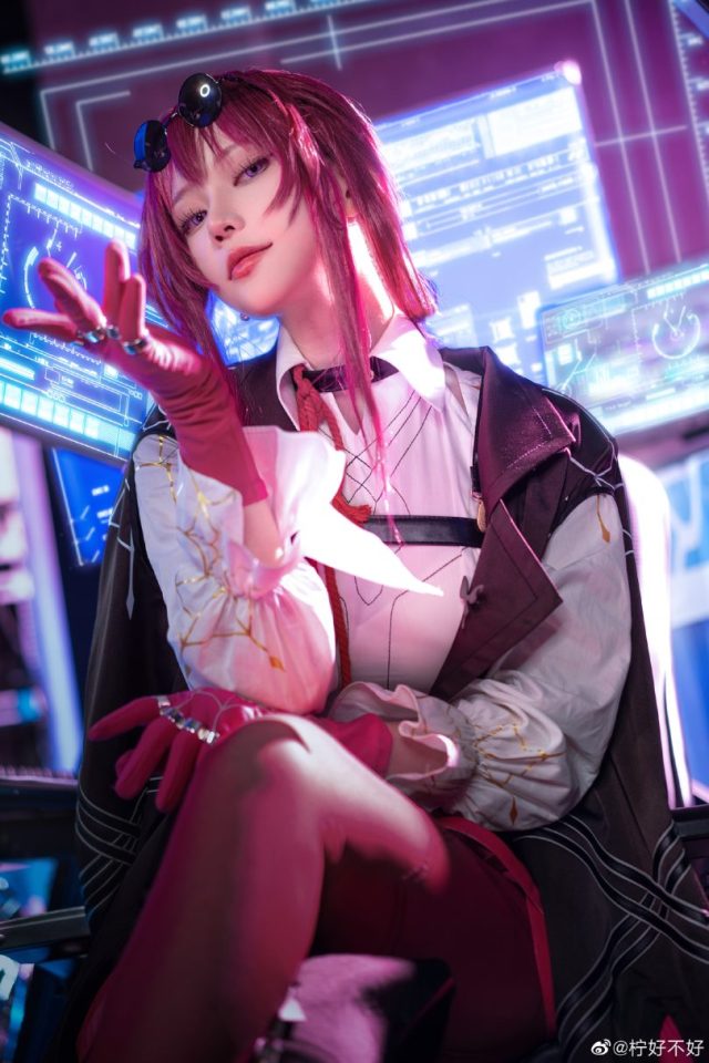 柠好不好cos卡芙卡[崩坏：星穹铁道]，漂亮酷帅到没朋友