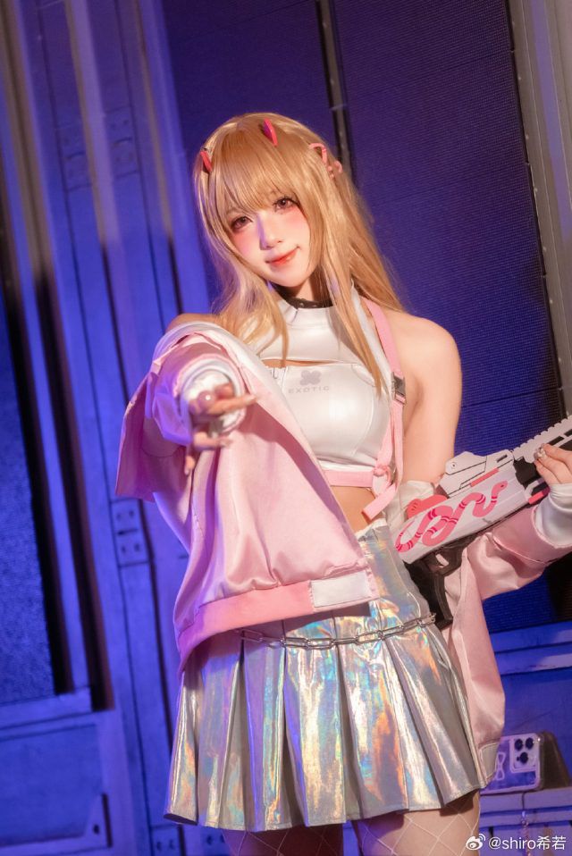 shiro希若cos《胜利女神：妮姬》毒蛇，霸气性感太有帅了！