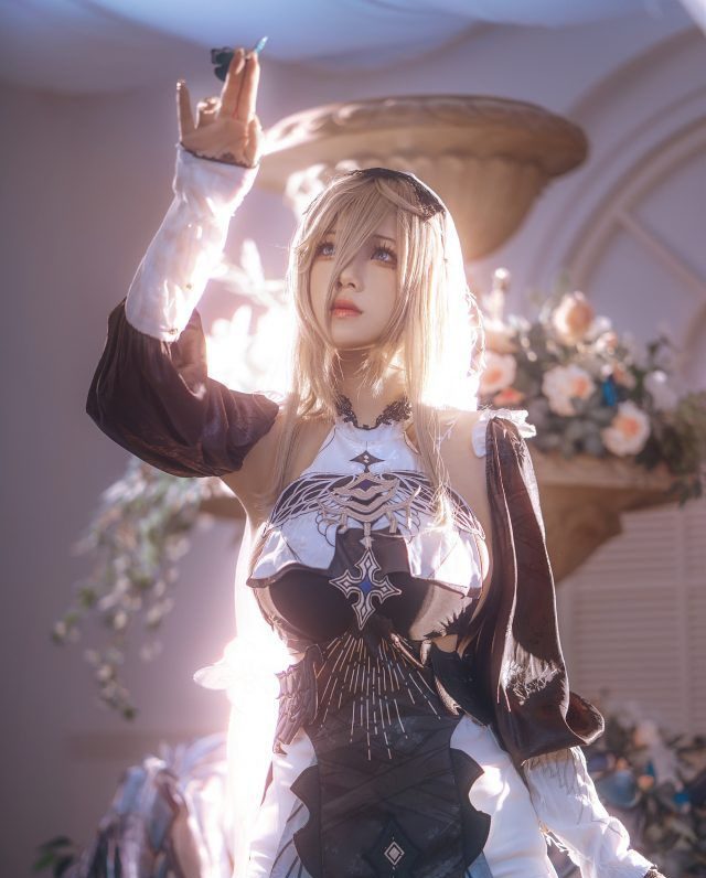 shiro希若cos阿波尼亚，崩坏女神太性感了