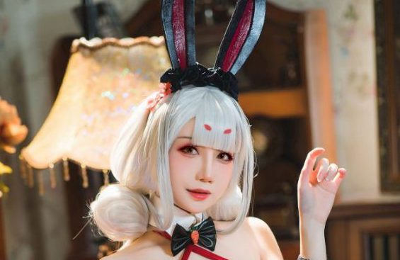 焖焖碳cos《碧蓝航线》岛风，性感可爱“兔女郎”爱了