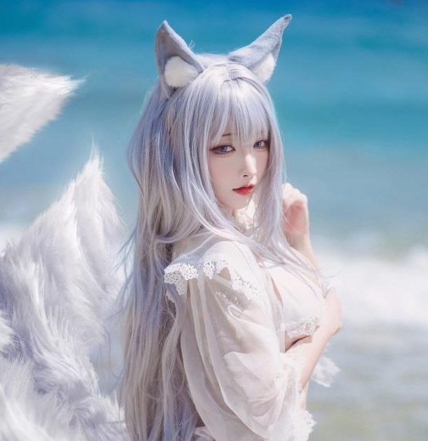 宮本桜cos《碧蓝航线》信浓，性感狐狸让人看了就心跳加速